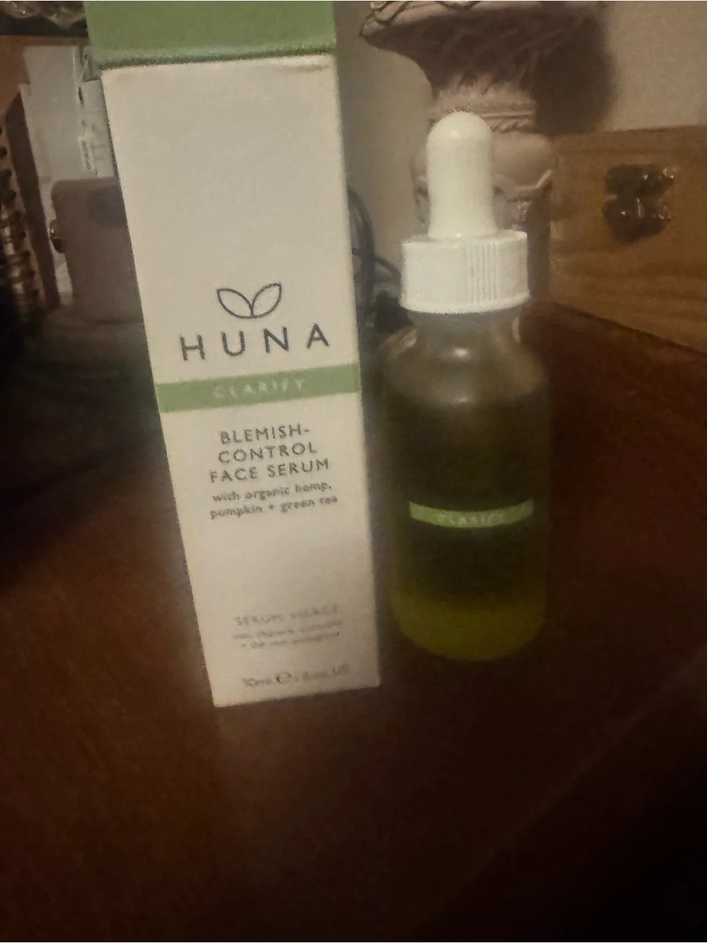 Huna Clarify Blemish-Control Face Serum – White/Green